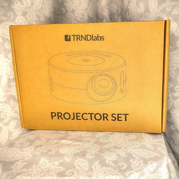 NEW IN BOX TRNDlabs Mini Projector Set